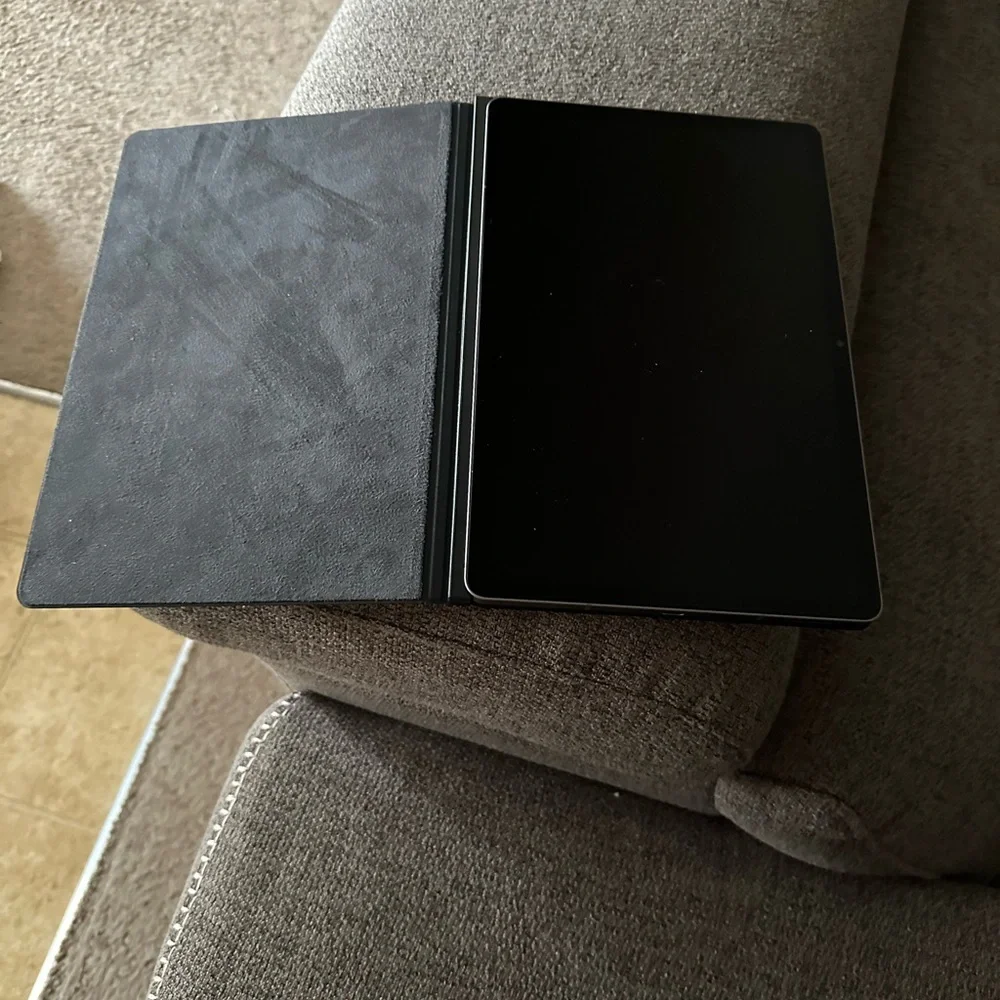 Sleek Samsung Galaxy Tab S9 FE